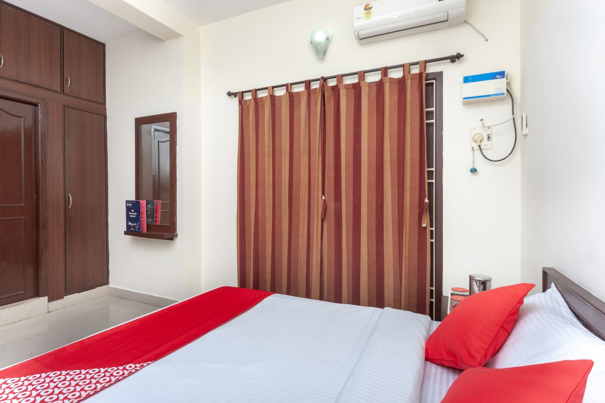 Oyo 22019 Skye Service Apartments Madras Buitenkant foto